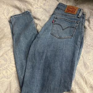 Levi’s 711 Skinny